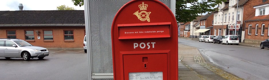 Billede af rød postkasse