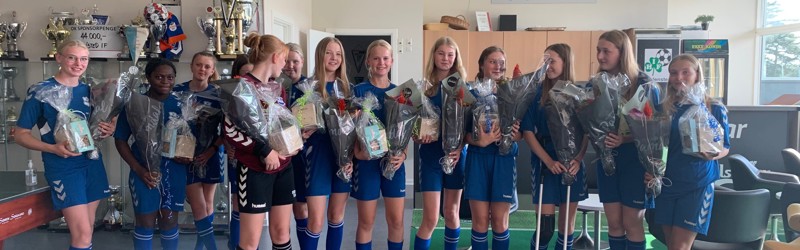 Fodboldhold med blomster