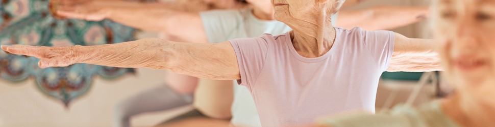 5 damer til yoga