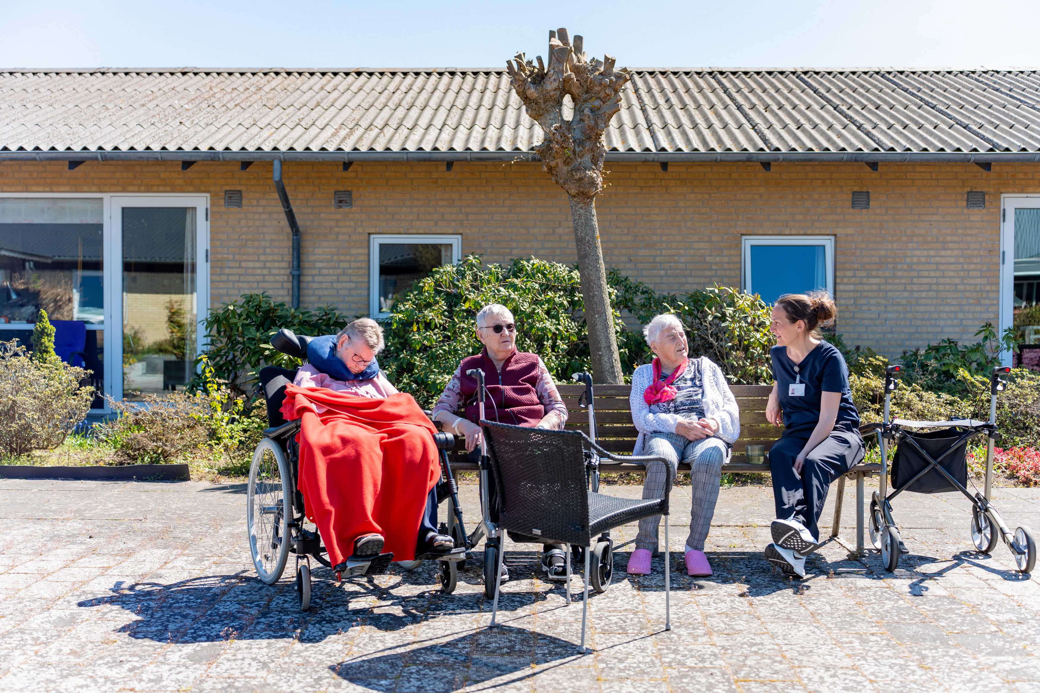 Birkelund Plejehjem. Gårdhave hygge