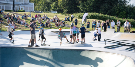 Børn på skaterbane