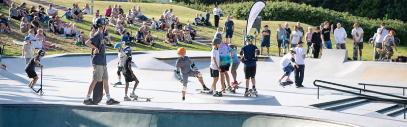 Børn på skaterbane