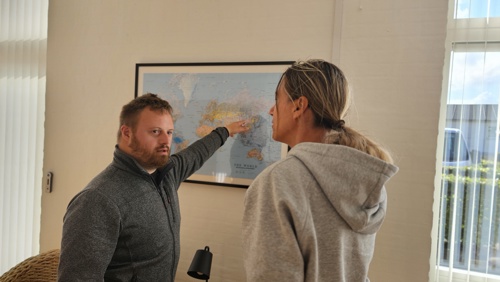 Borgerrådet i Hedensted Kommune ser på verdenskort