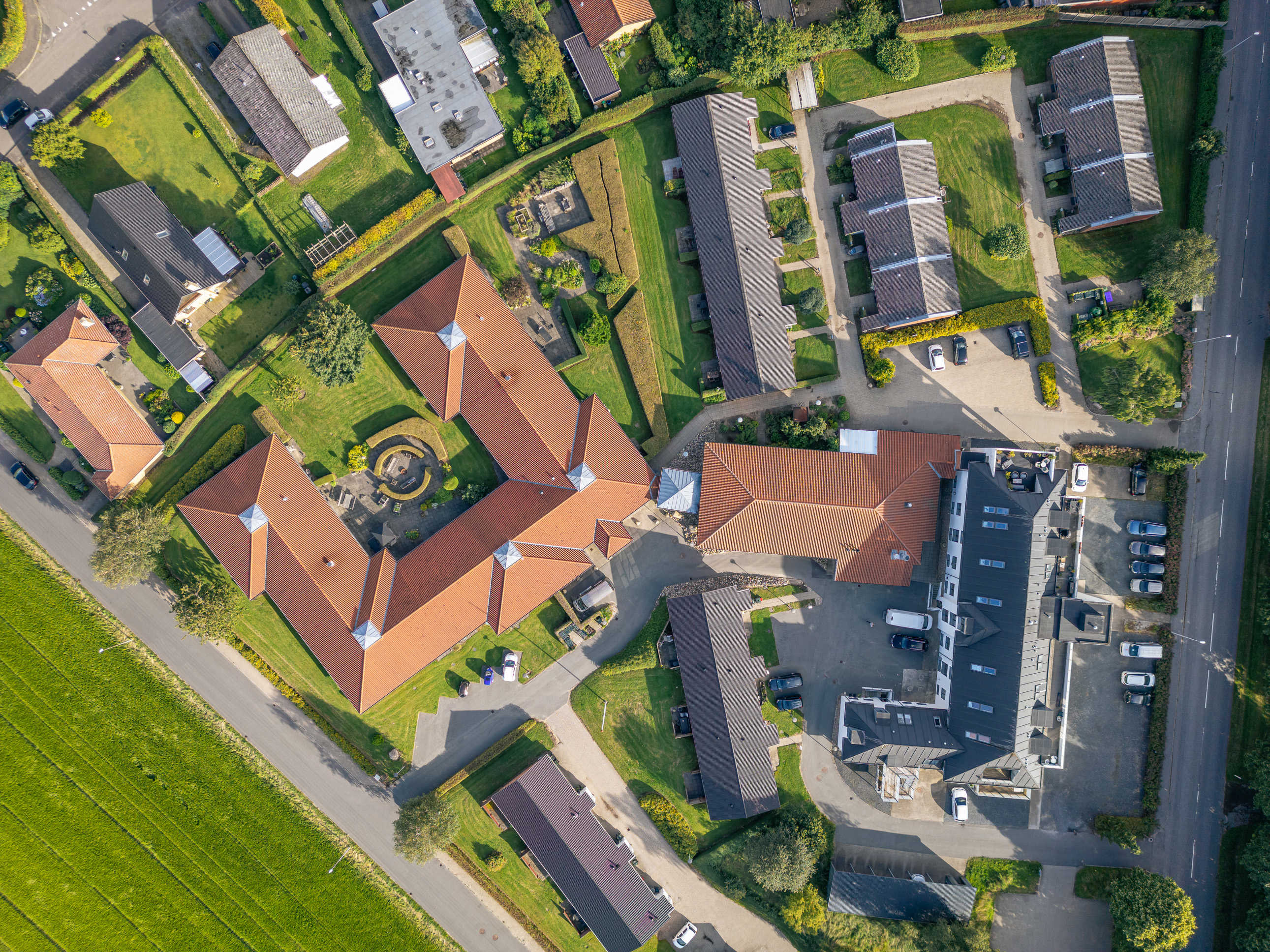 Luftfoto af Højtoften og udenomsarealerne