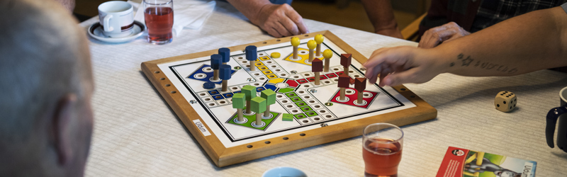 Frivillige der spiller ludo